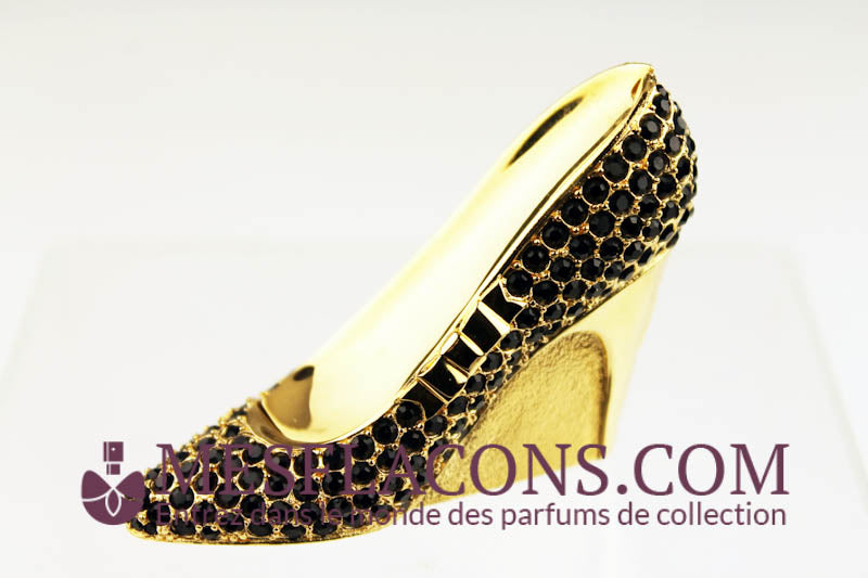 Concrète - Knowing, Black slipper from Las Vegas